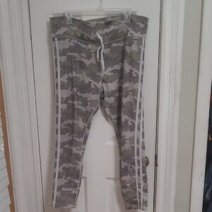 Avia Women's Gray Camo Leggings